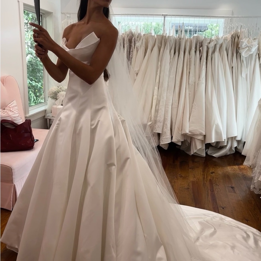 Monique Lhluillier Kingsley Strapless Wedding Dress